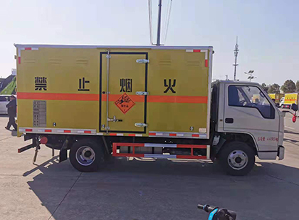 集安爆破器材运输车